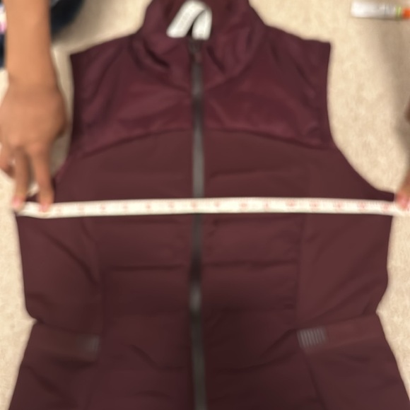 Lululemon down vest burgundy colour. - Picture 5 of 5